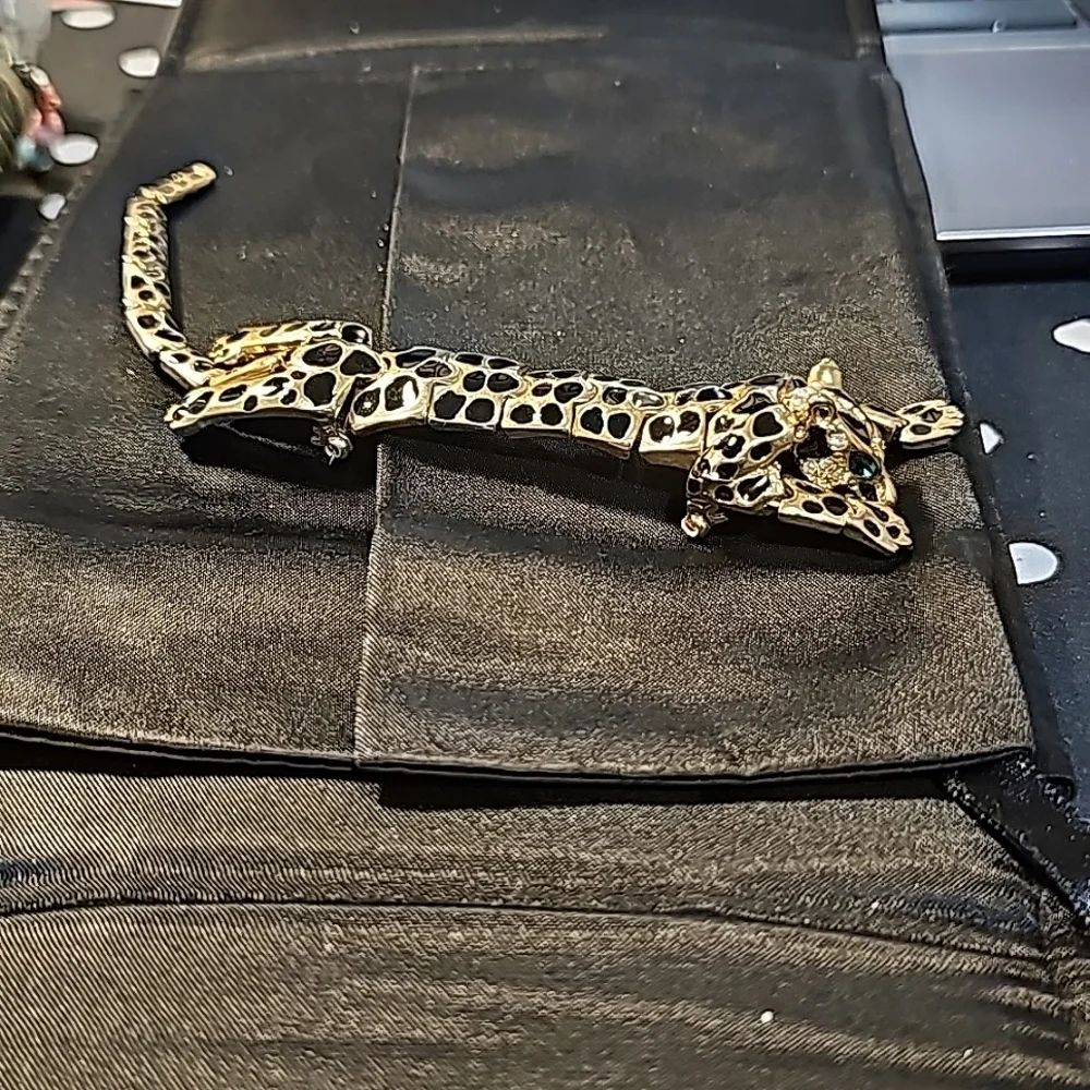 Over the Shoulder Broach - Picture 1 of 4